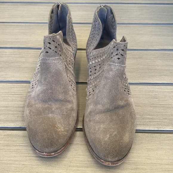 Vince Camuto booties - Picture 2 of 5